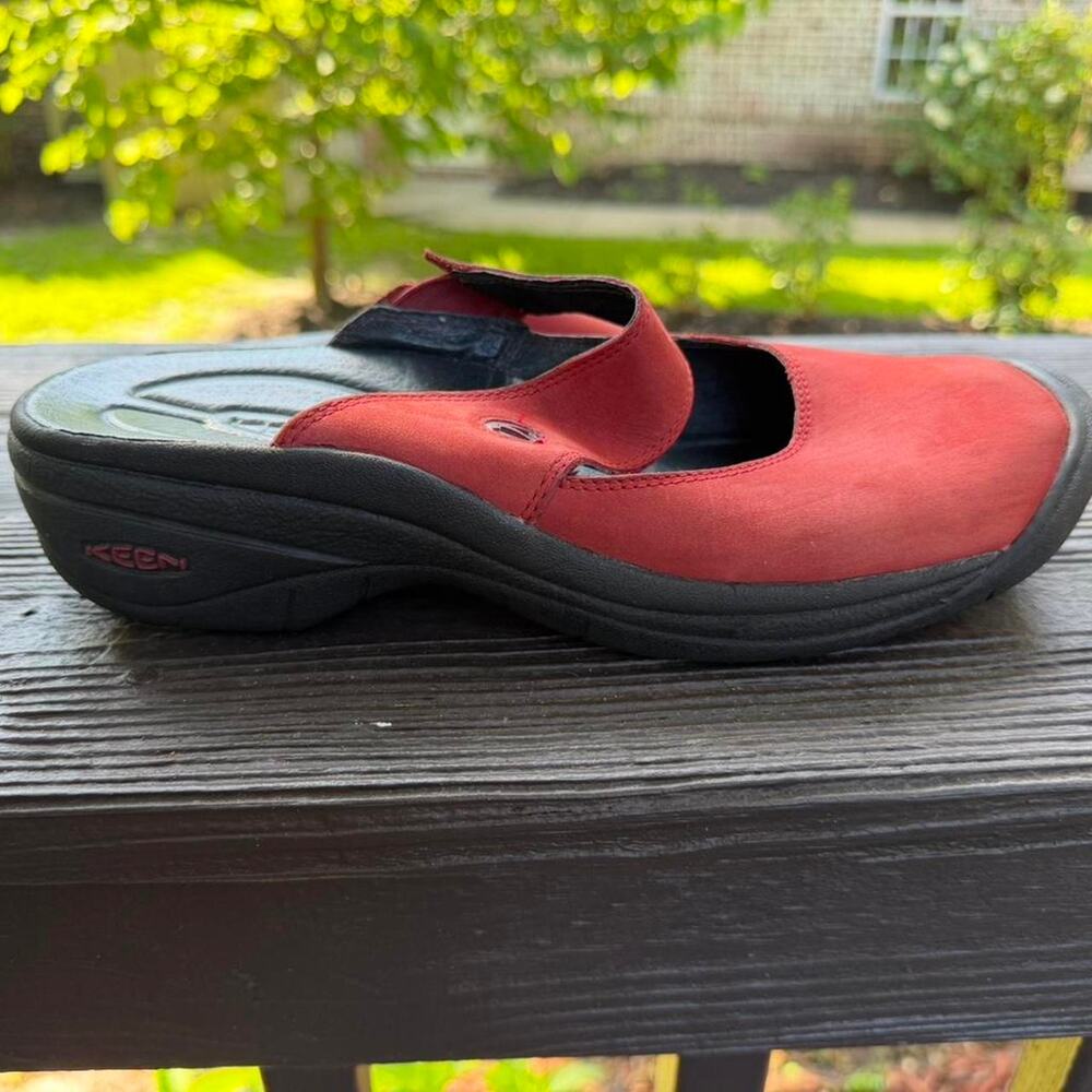 KEEN Red Nubuck Leather Mary Jane Mule Clogs Gorpcore Comfort Shoes